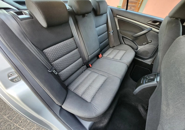 Skoda Octavia cena 21900 przebieg: 267000, rok produkcji 2012 z Poręba małe 106
